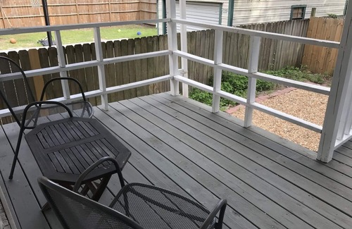 Eastside Apartamento | Lower Level Executive Rental in Victorian District