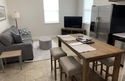 Mobile Apartamento | Lower Level Upscale Midtown Apartment! .