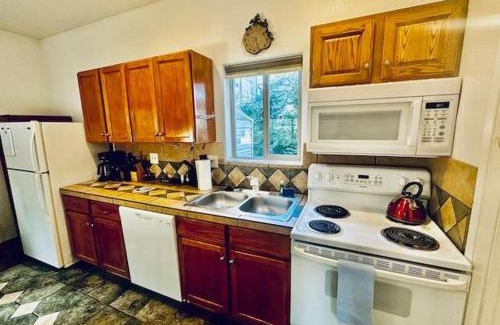 Yosemite West Apartamento | Lower Unit-Yosemite Woods-Inside Yosemite