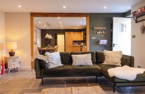 Stoke Gabriel Cabaña | LOWER WELL FARM HOUSE, pet friendly, with open fire in Stoke Gabriel