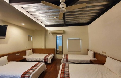 Donghe Cama Y Desayuno | LowPressure restaurant & surf guesthouse