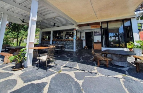 Donghe Cama Y Desayuno | LowPressure restaurant & surf guesthouse