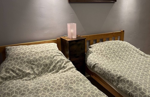 Birmingham Hotel | Lowri Cottage Hotel
