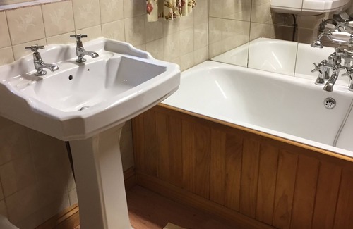 Birmingham Hotel | Lowri Cottage Hotel