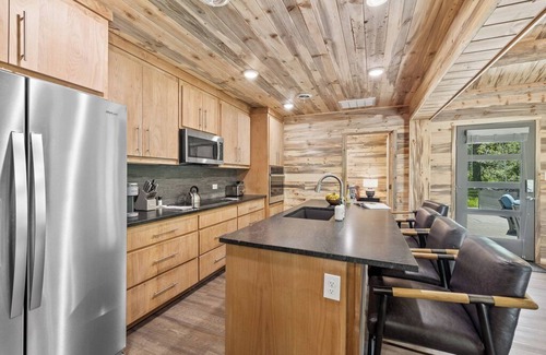 Moran Cabina | LPJH | Seasonal Therapy | Secluded Escape in the Heart of Teton National Park