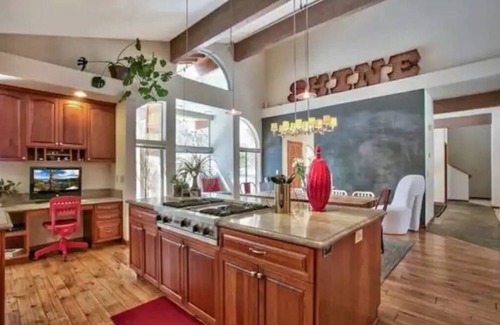 Incline Village Casa | Lrg spacious home, Kid & Pet friendly, New Hot Tub, Big Yard, 5min walk to LAKE!