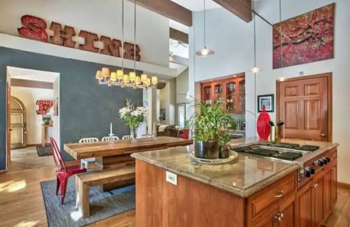 Incline Village Casa | Lrg spacious home, Kid & Pet friendly, New Hot Tub, Big Yard, 5min walk to LAKE!