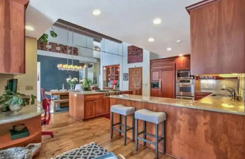 Incline Village Casa | Lrg spacious home, Kid & Pet friendly, New Hot Tub, Big Yard, 5min walk to LAKE!