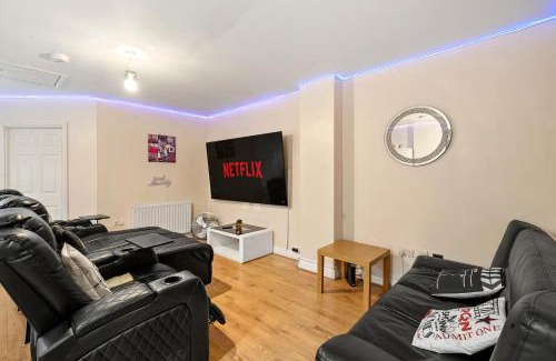 Luton Apartamento | Lt Properties Unique Bungalow style Spacious one bedroom Apartment in Luton Town centre super size round bed Netflix