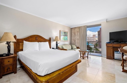 Waikiki Hotel | Luana Waikiki Resort #817