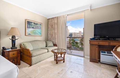 Waikiki Hotel | Luana Waikiki Resort #817