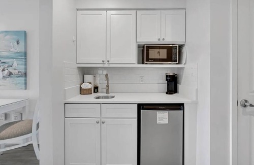 Four Mile Village Condominio | Luau Studio in Sandestin!