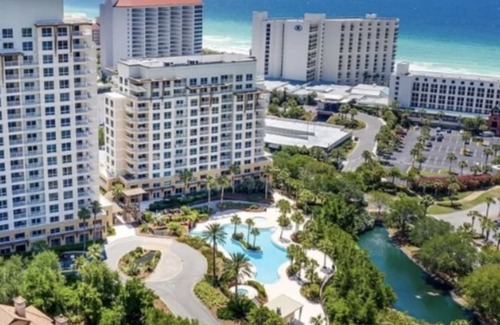 Four Mile Village Condominio | Luau Studio in Sandestin!