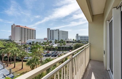 Four Mile Village Condominio | Luau Studio in Sandestin!