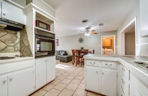 North by Northwest Casa | Lubbock Home: 3 Mi to Texas Tech!