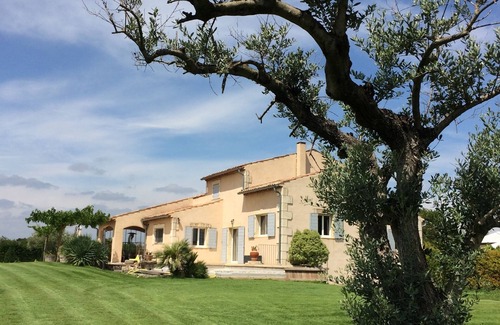Cavaillon Casa | LUBERON Hermosa casa provenzal con aire acondicionado y piscina privada en el campo
