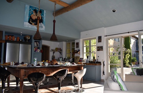 Cabrieres-d'Avignon Casa | LUBERON: Magnífica Magnanerie con piscina, 6 dormitorios y baños.