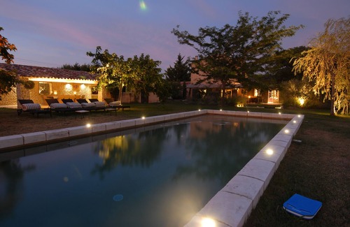 Cabrieres-d'Avignon Casa | LUBERON: Magnífica Magnanerie con piscina, 6 dormitorios y baños.
