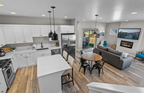 Old Farm District Casa | Lucia Escape
