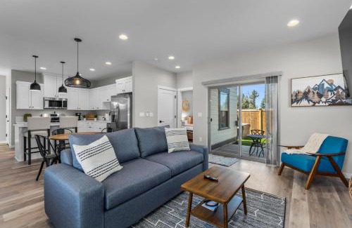 Old Farm District Casa | Lucia Escape
