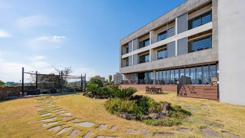 Andeok Complejo | Lucid M