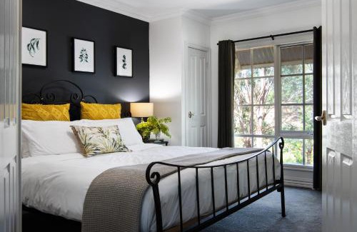 Hepburn Springs Casa | Lucini Cottage- wood fire and bush views