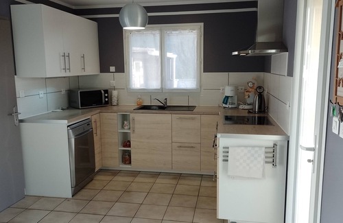 Laurens Villa | Lucinkas : Muy tranquila casa de vacaciones con tres dormitorios y jardín