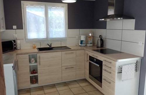 Laurens Villa | Lucinkas : Muy tranquila casa de vacaciones con tres dormitorios y jardín
