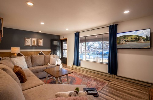 Durango West Casa | Luck Lodge: Spacious 5br 10m from Main Street with Hot Tub