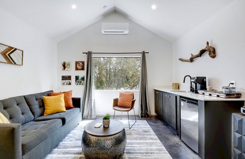 Dripping Springs Cabina | Lucky Arrow Retreat: Breezeway Cabin w / Hill Country View