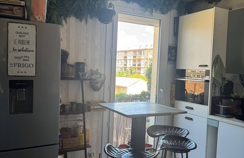 Saint-Martin Cama Y Desayuno | LUCKY ART HOME, MONTPELLIER CENTER TOWN 2 STREETCAR STOPS AND BEACHES 10 MIN AWAY.