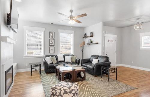 South Nashville Casa | Lucky Bachelor 5 Min to Broadway With Hot Tub