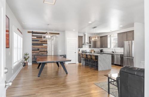 South Nashville Casa | Lucky Bachelor 5 Min to Broadway With Hot Tub