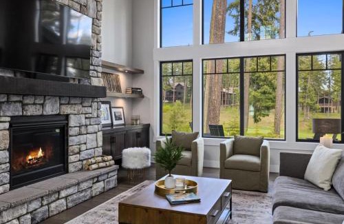 Cle Elum Casa | Lucky Elk Lodge in Suncadia- Fairway View, Hot Tub BBQ, Firepit, Game Room, Chefs Kitchen, Hi-speed Wi-Fi