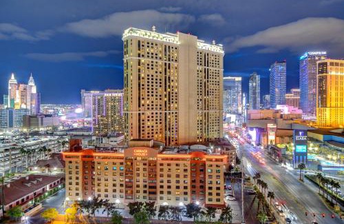 Las Vegas Hotel | Lucky Gem Penthouse & Luxury Suites at Signature Resort, Strip View 509