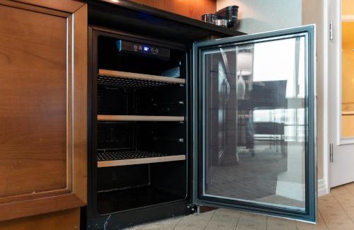Las Vegas Hotel | Lucky Gem Penthouse & Luxury Suites at Signature Resort, Balcony Strip View 2605