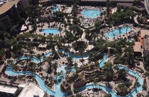 Las Vegas Hotel | Lucky Gem Penthouse & Luxury Suites at Signature Resort, Balcony Strip View 2605