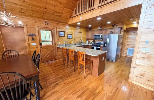 Grassy Creek Cabina | Lucky Hill Hideaway - New Rental 2025