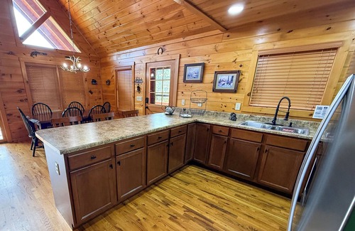 Grassy Creek Cabina | Lucky Hill Hideaway - New Rental 2025