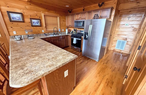 Grassy Creek Cabina | Lucky Hill Hideaway - New Rental 2025