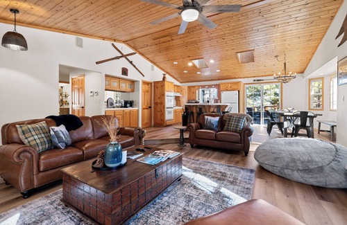 Upper Moonridge Cabina | Lucky Paws