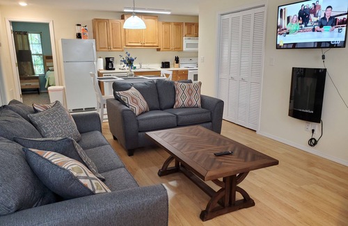 Lost Bridge Village Cabaña | Lucky's - Adorable Cottage by the Beaver Lake Sailboat Club
