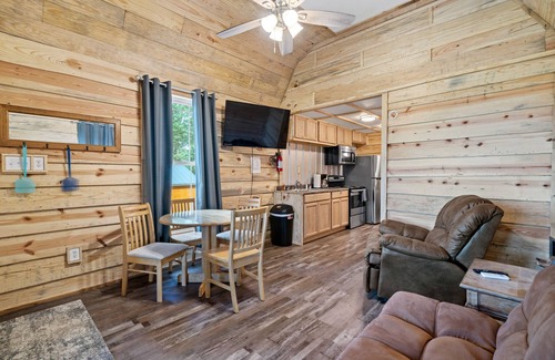 Glenwood Cabina | Lucky's Canoe & Kayak Cabin #1 - Caddo River Access!