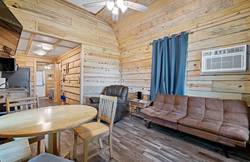 Glenwood Cabina | Lucky's Canoe & Kayak Cabin #1 - Caddo River Access!