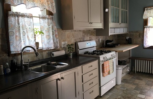 Moline Casa | Lucy’s House Single Family Bungalow