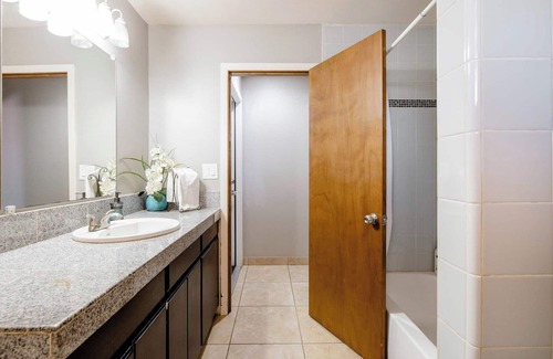Maryvale Casa | Lucy's Private Room with Double Shower