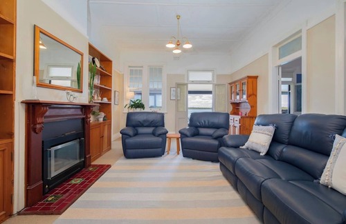 Swansea Casa | Ludford Lakefront and Beachside Retreat for Groups