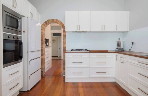 Swansea Casa | Ludford Lakefront and Beachside Retreat for Groups