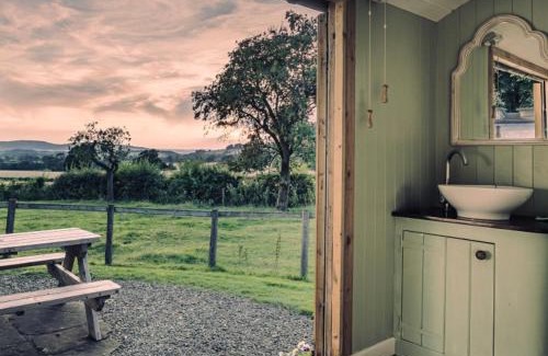 Angelbank Casa | Ludlow Vintage Airstream