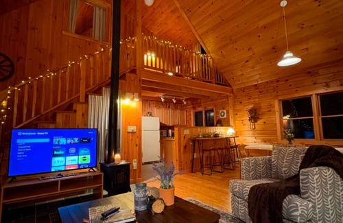 Lisbon Cabina | Luigi's Lodge - Hidden Pet Friendly Cabin in Landaff, Near Loon and Cannon